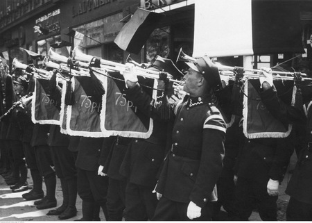Orkiestra 75 Pułku Piechoty podczas defilady, 1937 r.